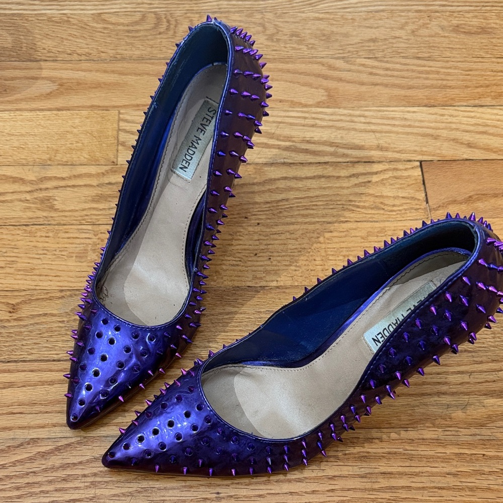 Steve Madden vala-s Spiked Purple Heels